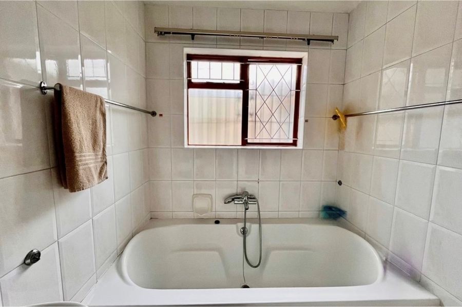 3 Bedroom Property for Sale in Windsor Park Estate Western Cape